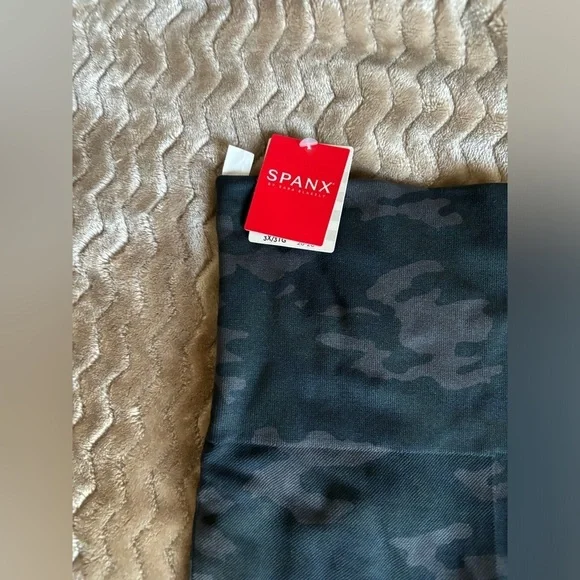 NEW SPANX - Look At Me Now Seamless Leggings - Picture 8 of 10